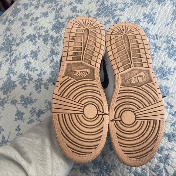 Nike Air Jordan 1 Mid Arctic Orange Sneakers Youth Size 6 - Picture 8 of 10